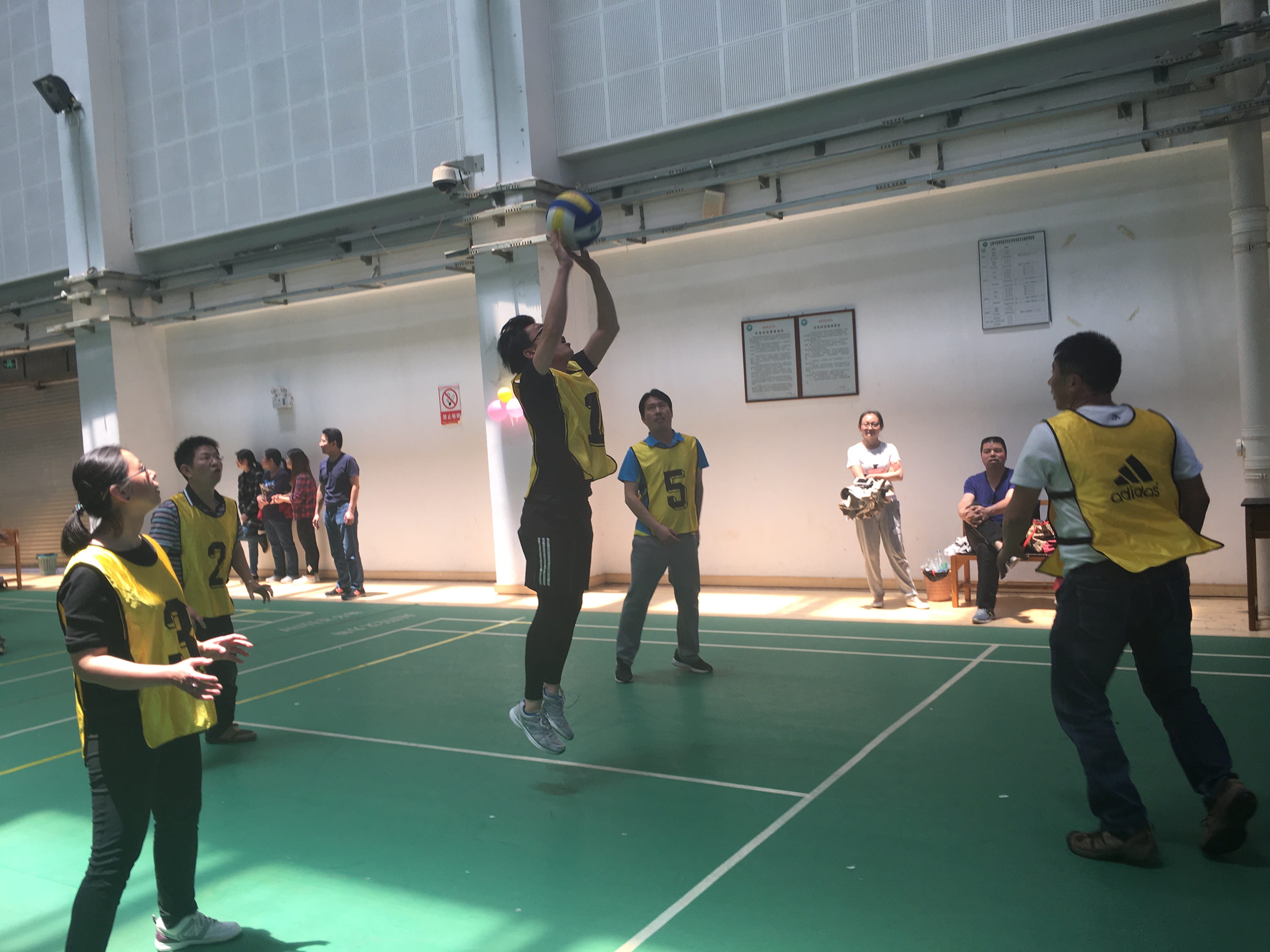 云南中医学院第五届欢乐杯气排球比赛